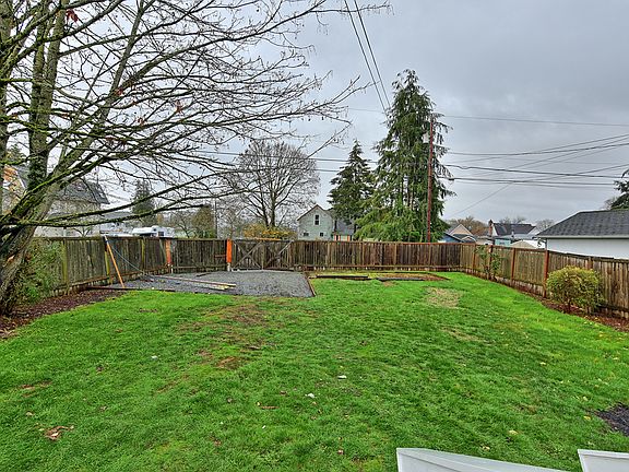 Fully fenced - Gravel parkin