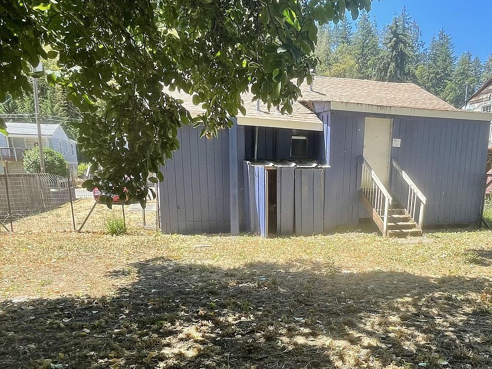 2nd image of 205 SE Mill St