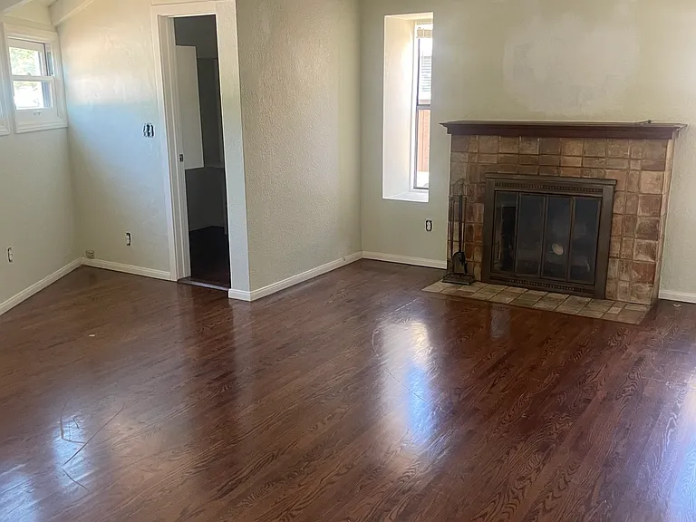 1042 Encino Row — Photo 6
