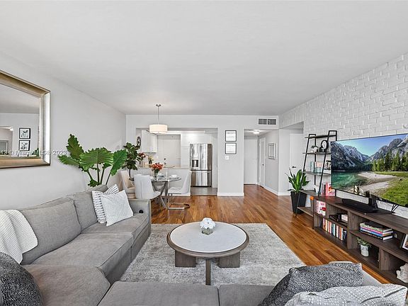 4th image of 20 Island Ave APT 905