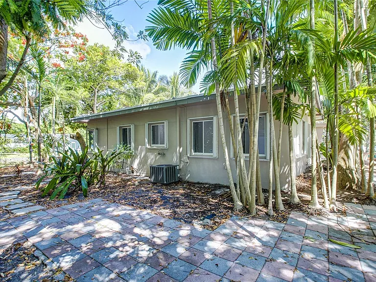 616 SW 11th Ct — Photo 51