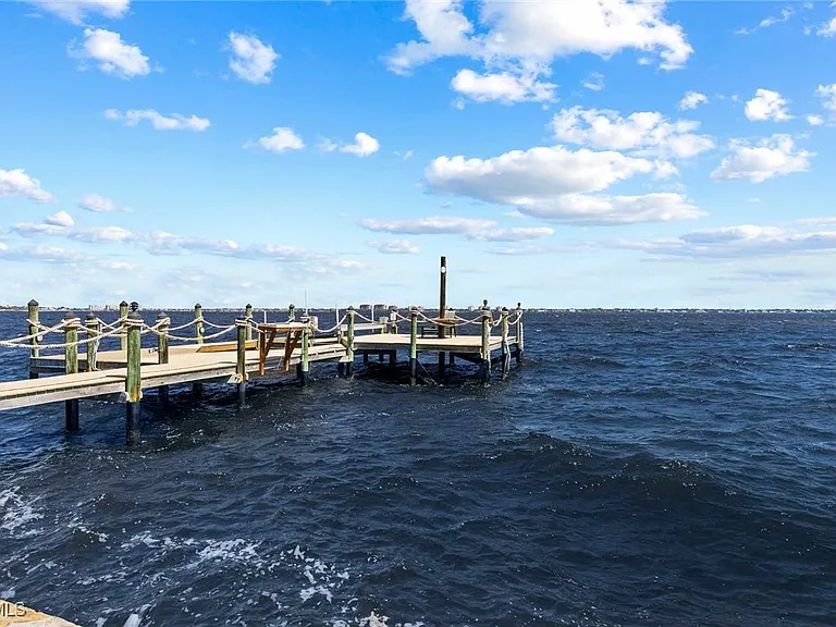 252 Bayshore Dr — Photo 23