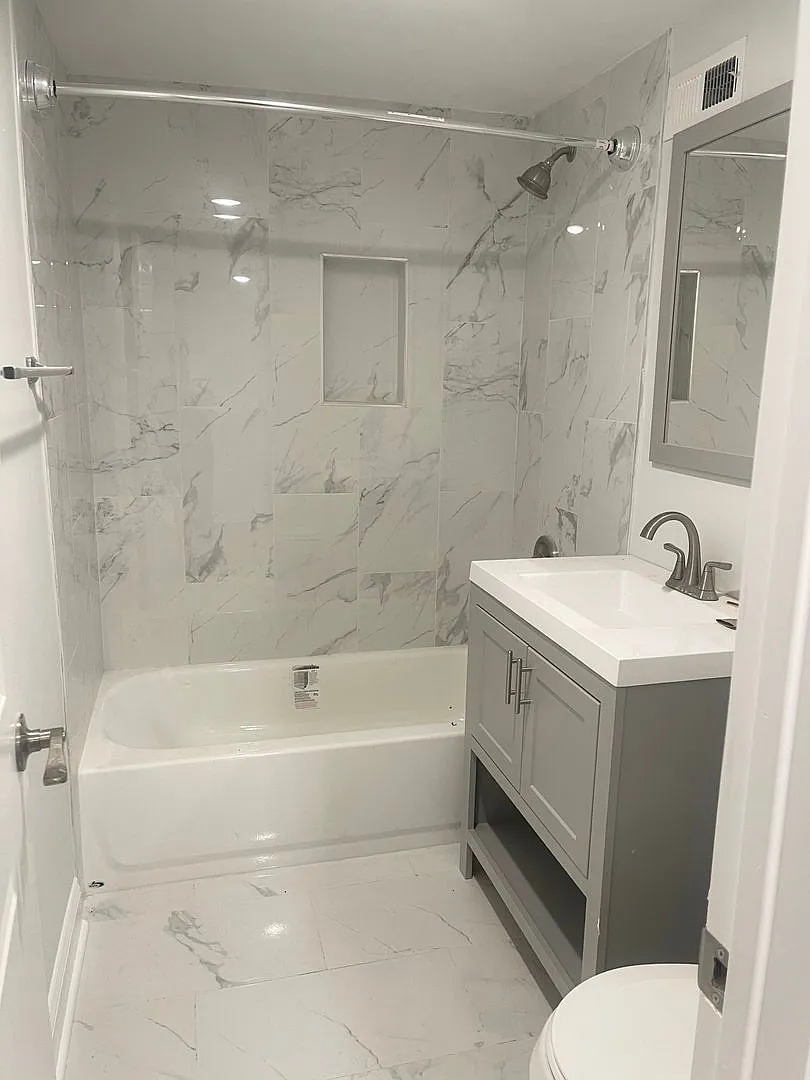 Stoneleigh Court Apartments — Photo 3