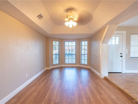 5th image of 101 Tulipen Dr