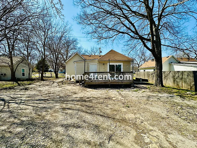 220 N Walnut St — Photo 33