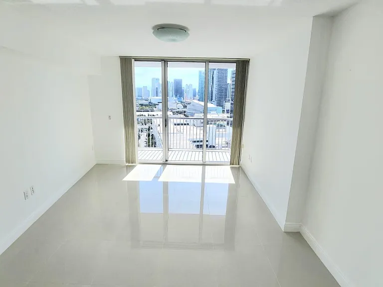 1750 N Bayshore Dr #2010 — Photo 10