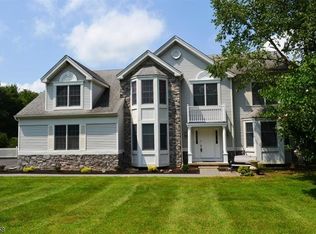 4 Everett Rd, Pittstown, NJ 08867