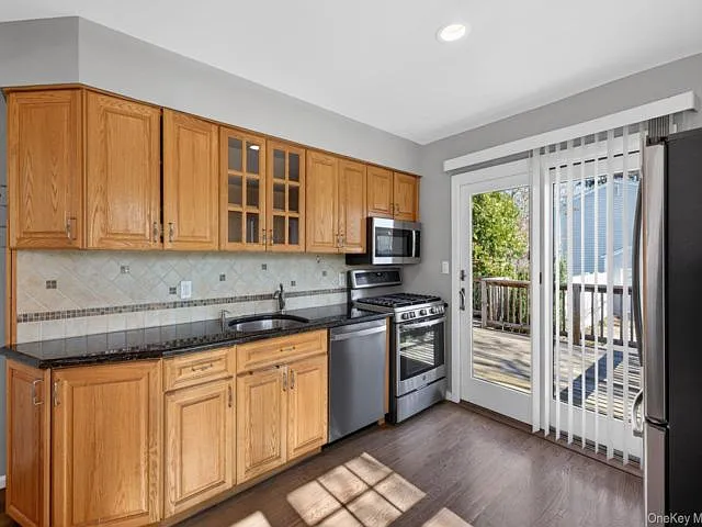 7 Phyllis Dr — Photo 6