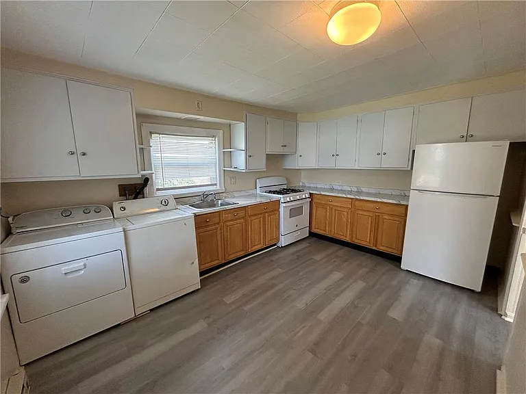 50 W Garrison St #1 — Photo 4