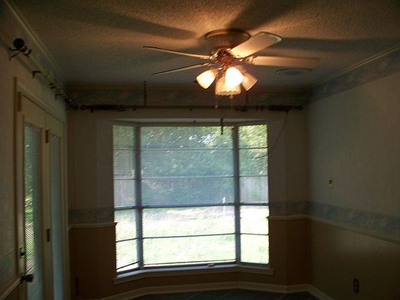 Informal dining areaM