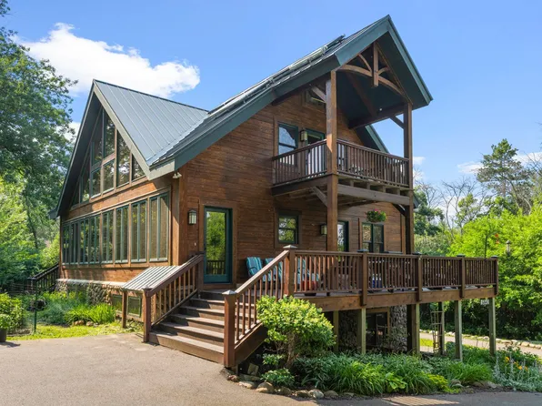 5840 Christmas Lake Rd, Shorewood, MN 55331