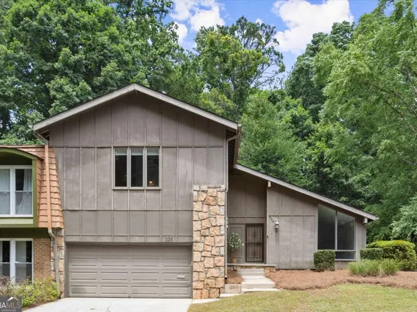 225 Lakeview Rdg W, Roswell, GA 30076