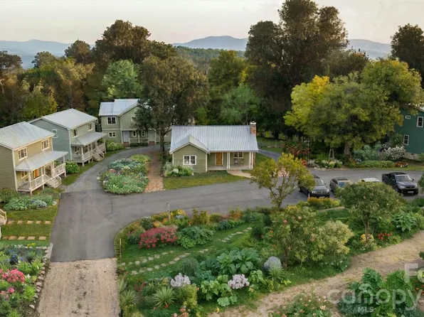 23 Fireside Dr, Asheville, NC 28806