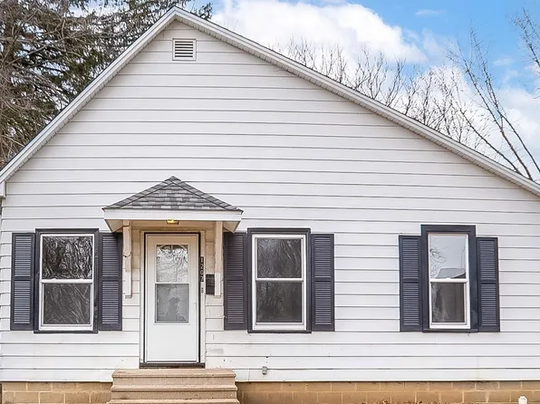 1207 N Walnut St, Champaign, IL 61820