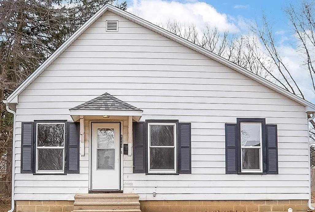 1207 N Walnut St photo 1