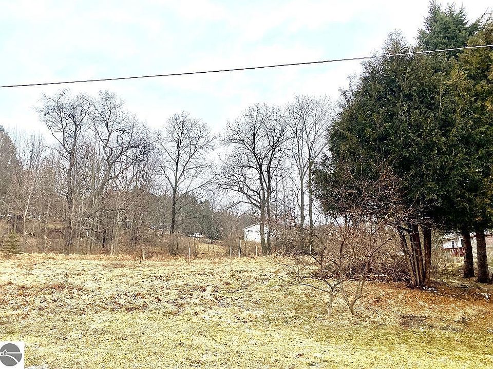 1st image of 588 Balsam Ave