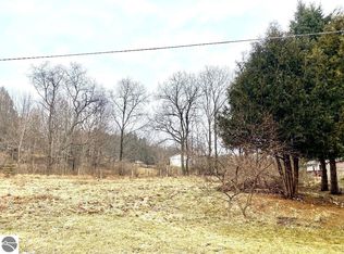 588 Balsam Ave, Frankfort, MI 49635