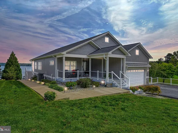 1098 Oak Grove Dr, Mineral, VA 23117
