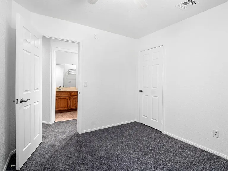 10717 Keller Dr — Photo 14