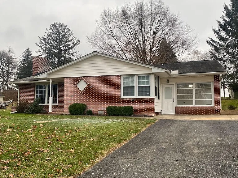 607 Plumtree Rd — Photo 1