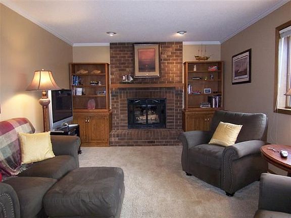 3rd image of 392 Bear Ave S