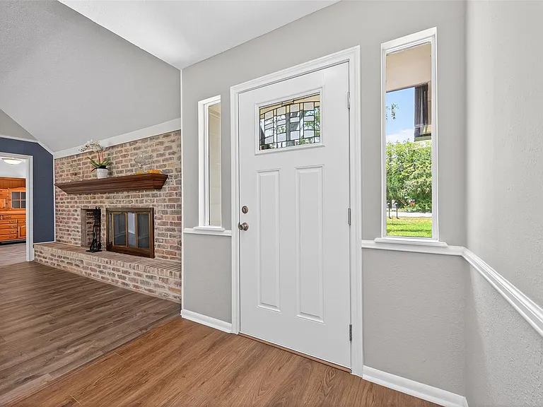 105 Glenmora Ct — Photo 7