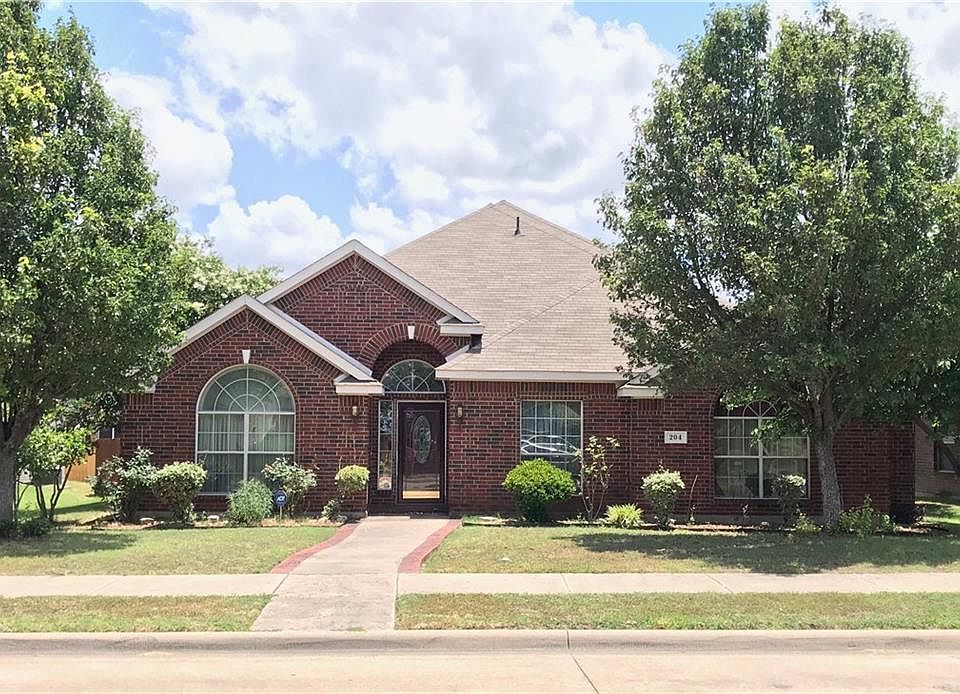 1st image of 204 Crystal Lake Dr