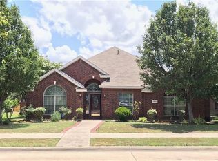204 Crystal Lake Dr, Desoto, TX 75115