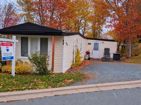 424 Glen Rise Dr, Beaver Bank, NS B4E 1M3