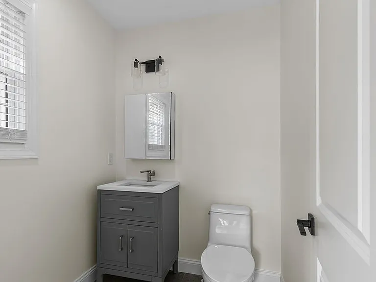 18 Walnut St #B — Photo 4