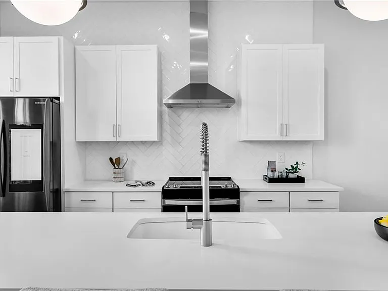 942 Spencer Ave — Photo 9