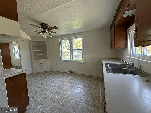 2 bed, 1.0 bath, 832 sqft, $1,150 — Photo 3