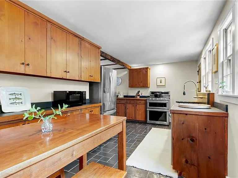27 William St — Photo 16