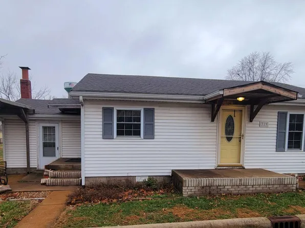 319 N Church St, Waterloo, IL 62298