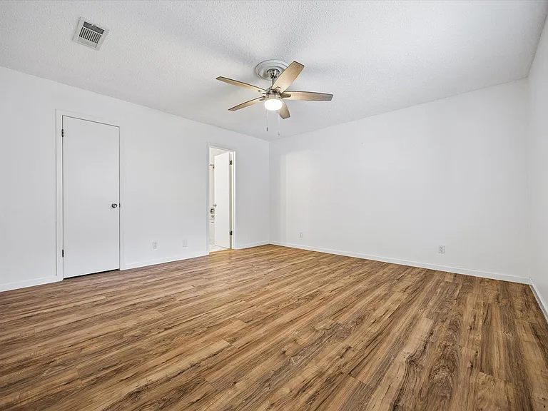 8106 Sonnet Ave #101 — Photo 4