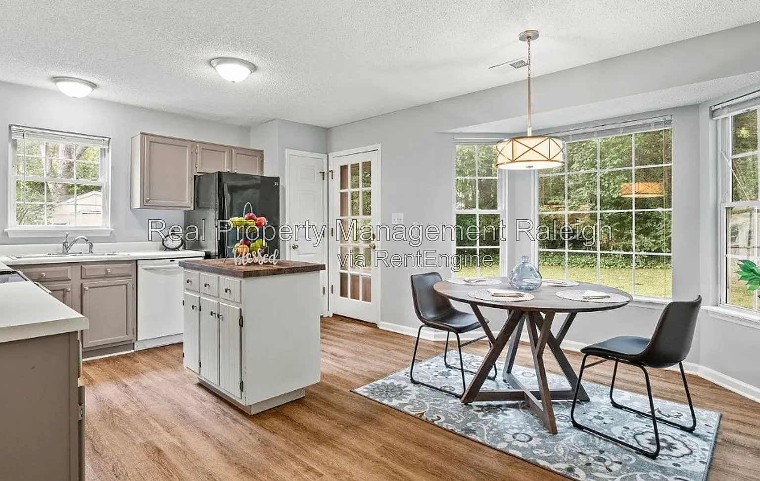 3 bed, 2.0 bath, 1394 sqft, $1,895 — Photo 3