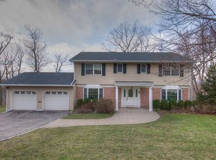 62 Edgemere Rd, Livingston, NJ 07039
