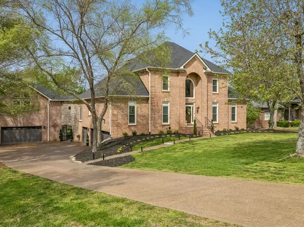 1018 Heritage Woods Dr, Hendersonville, TN 37075