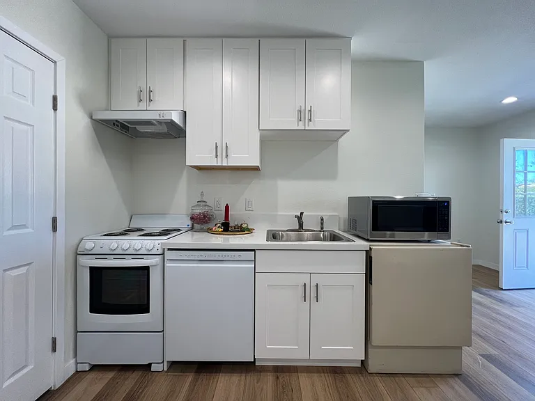 920 Donnybrook Ave #2 — Photo 5