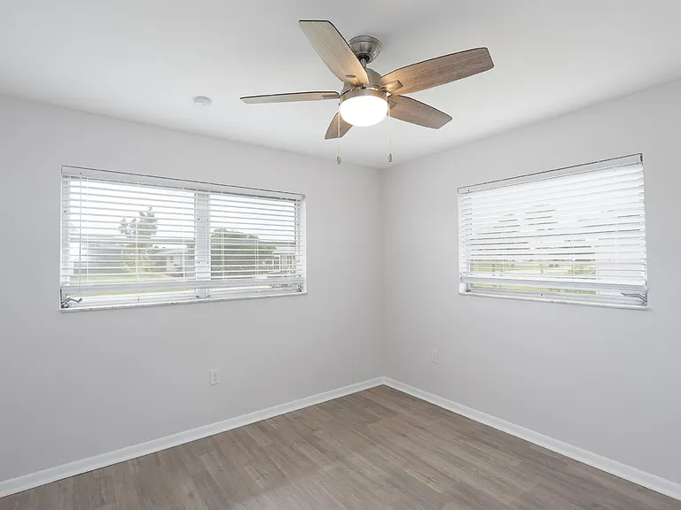 143 Rotonda Cir — Photo 32