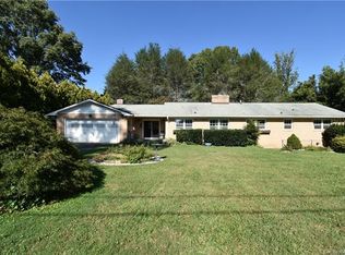 2200 N Stoney View Ct, Hendersonville, NC 28792