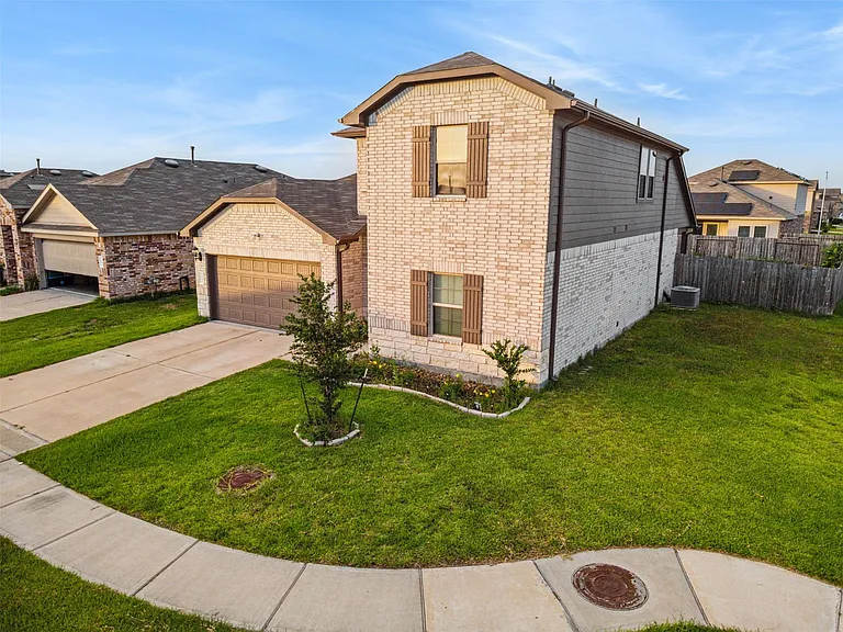 5102 Hedgerose Ln — Photo 3