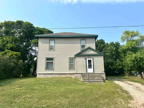 706 Michigan Ave, Manistique, MI 49854