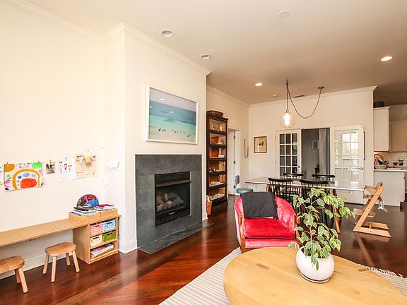 5th image of 2130 W Belmont Ave #4A