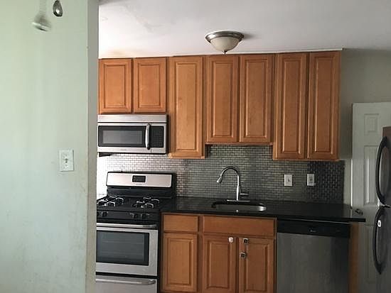 3rd image of 4751 Vista St