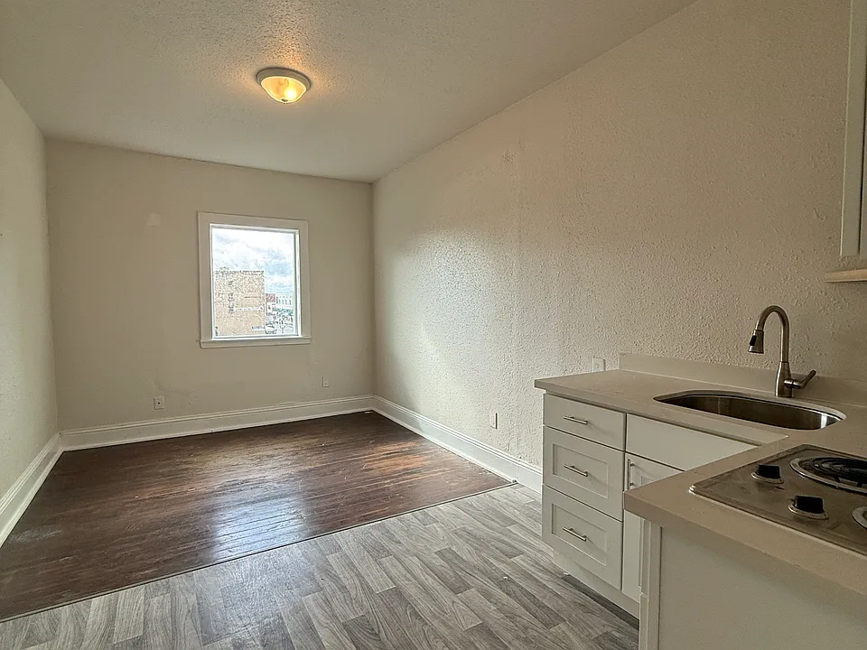 209 1/2 Wishkah St #308