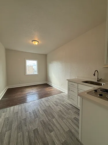 209 1/2 Wishkah St #309 Photo 1