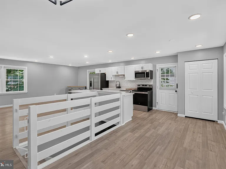4752 Carterwood Dr — Photo 9