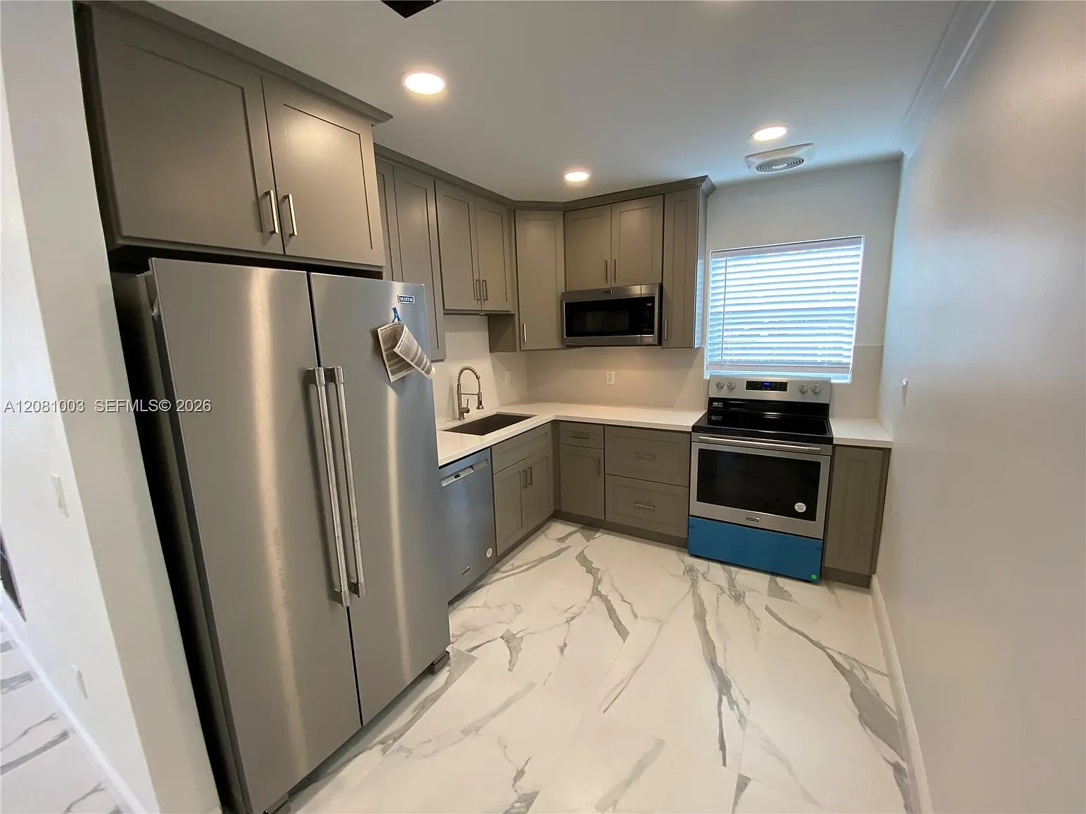 Tamiami Acres Plan 2 — Photo 3