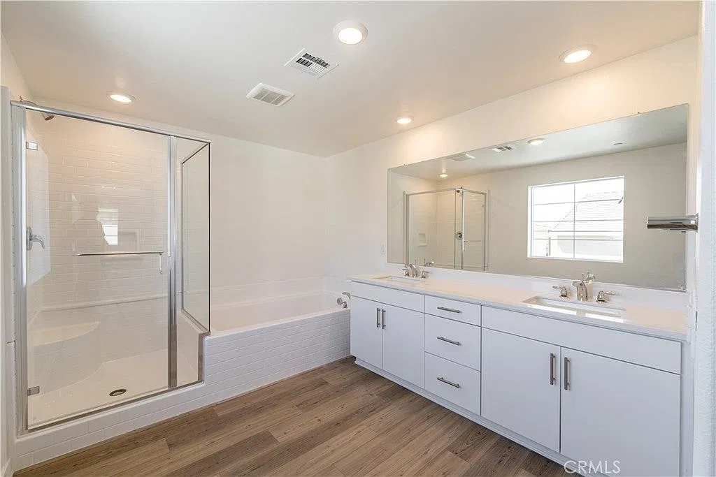 4 bed, 2253 sqft, $3,980 — Photo 4